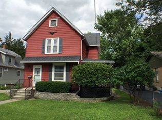914 Wicker St, Woodstock, IL 60098