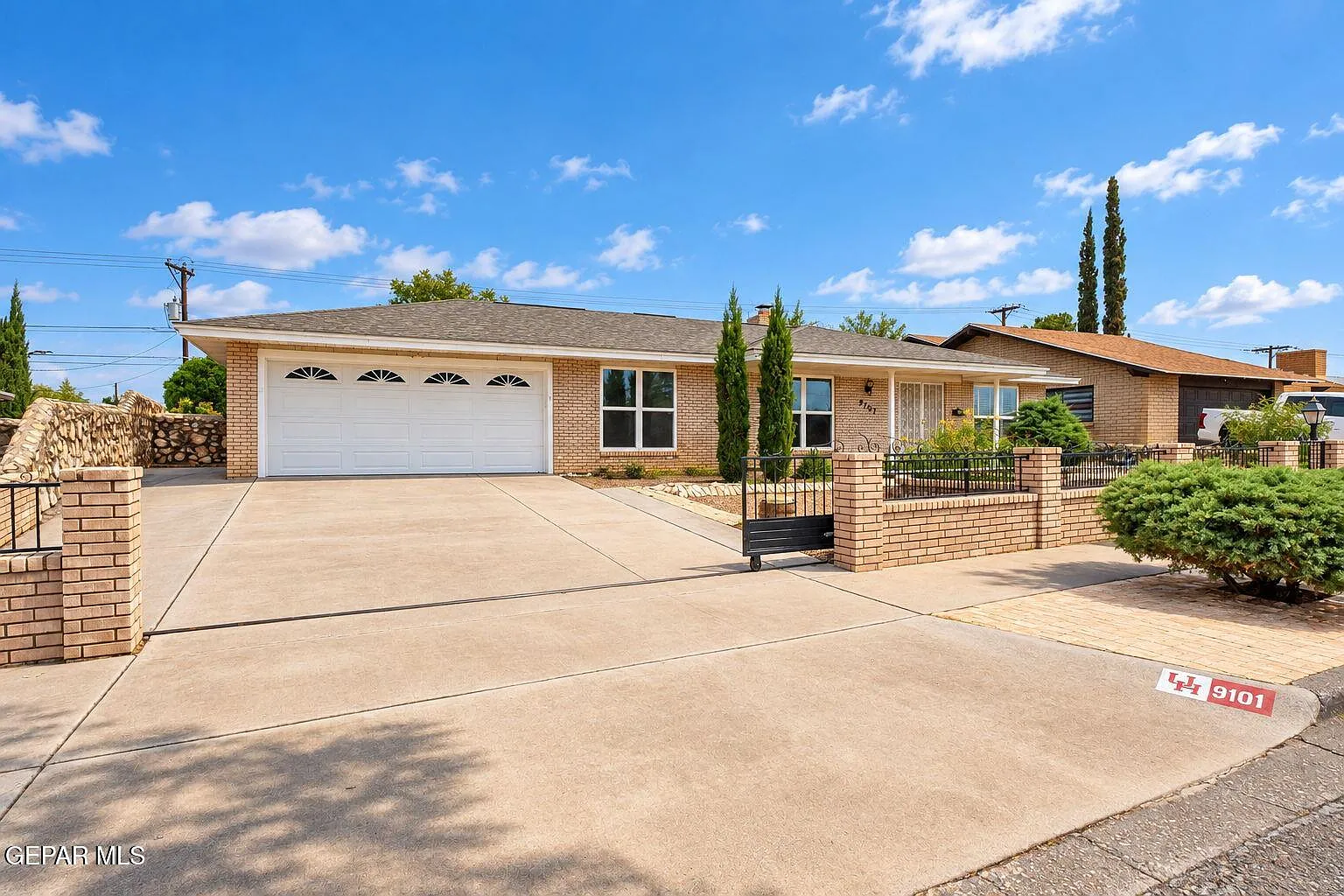 4 bed, 2.0 bath, 2310 sqft, $2,300 — Photo 3