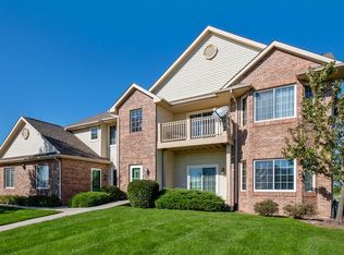 266 Louvain Ln, Belgium, WI 53004