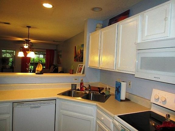 5th image of 8111 Shadow Oak Dr