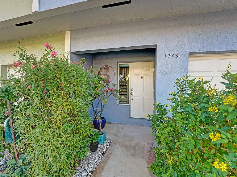 1743 NE 4th Ave #F4 — Photo 3