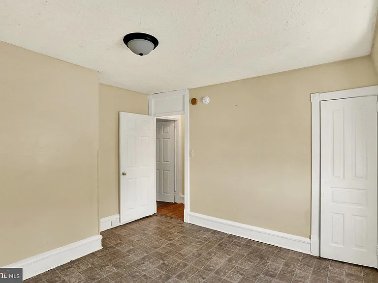 234 W Douglass St — Photo 27