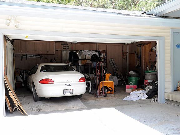 3rd image of 1131 Illini Dr