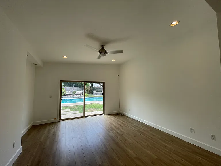 22526 Friar St — Photo 23