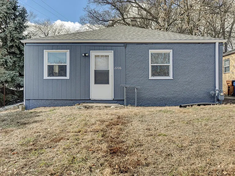 2206 Crawford St — Photo 3