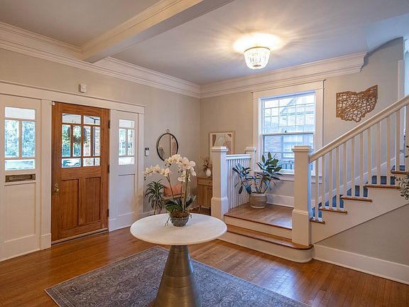 3rd image of 324 Buena Vista Pl