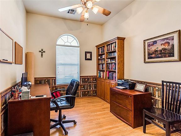 4th image of 4856 Newport Dr