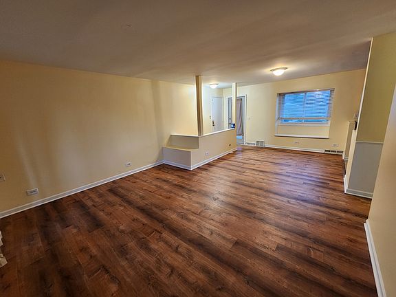 living/dinning room area