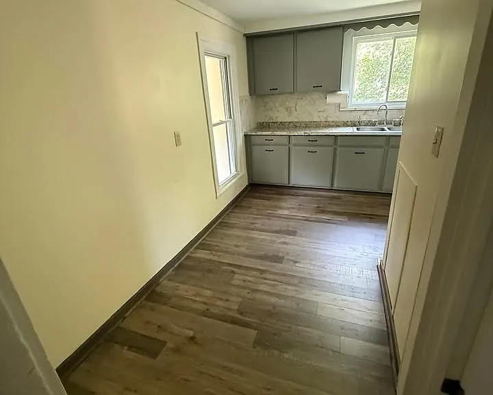 26 Mineola St — Photo 6