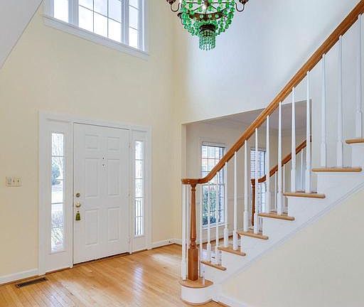 4th image of 9012 Lupine Den Dr