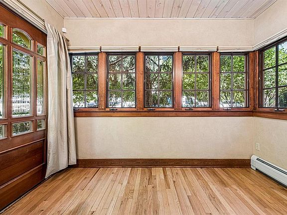 4th image of 2404 W 2nd Avenue