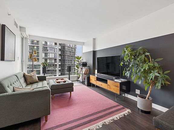 3rd image of 1618 Quebec St #1106