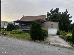 303 16th St, Saxton, PA 16678