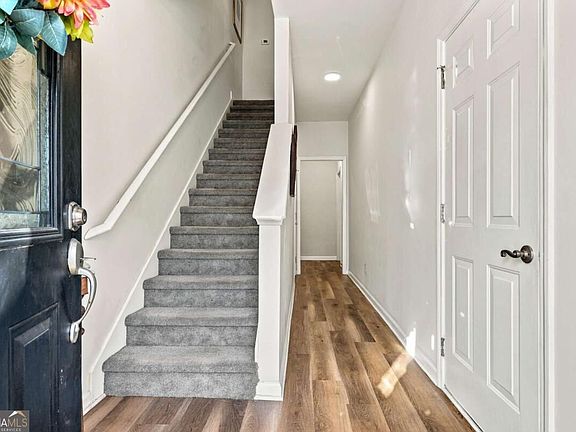 2nd image of 3052 Lauren Parc Rd