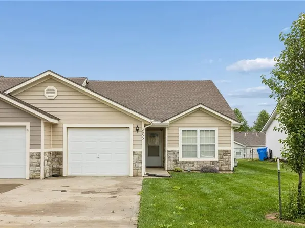 2055 Brook Ridge Ct, Tonganoxie, KS 66086