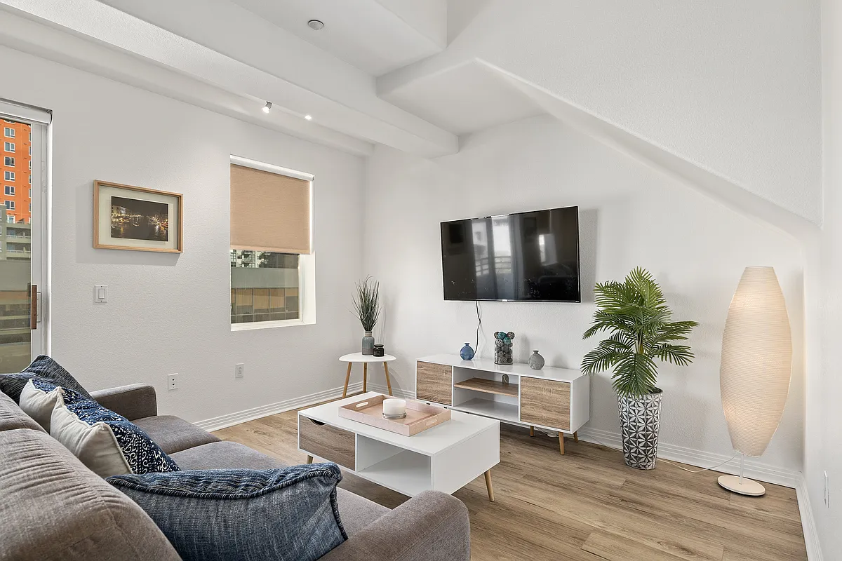 1 bed, 1000 sqft, $4,300 — Photo 3