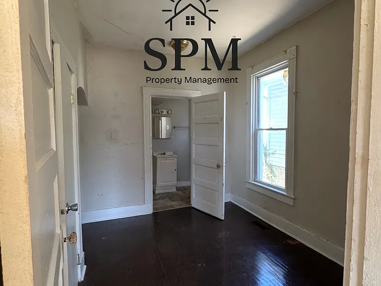 1517 Franklin Ave — Photo 2
