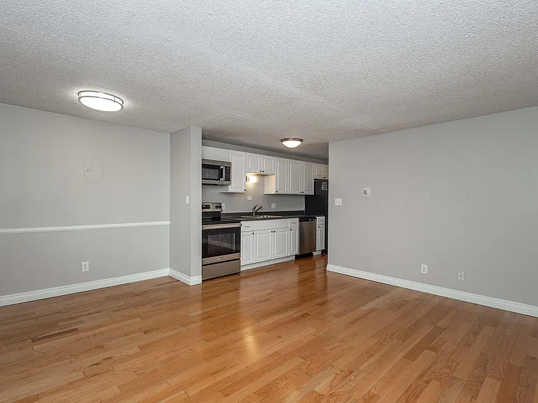 8 S Clarkson Street — Photo 25