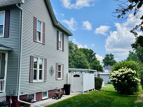4th image of 305 N Washington St