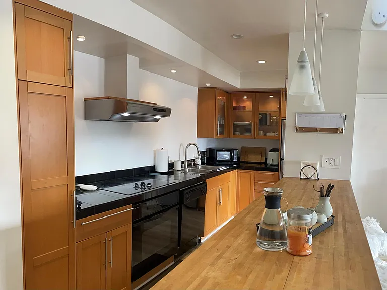 8022 Linda Vista Rd #2I — Photo 2