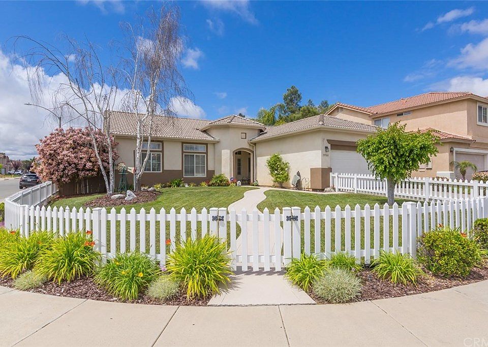 1st image of 39760 Bonaire Way