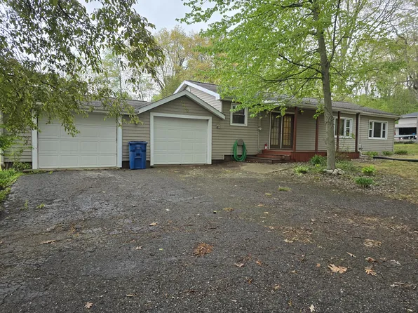 3800 W Hallett Rd, Hillsdale, MI 49242