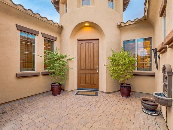 Elegant Front Courtyard