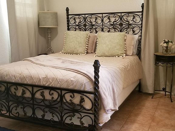 Queen bed all linens provided