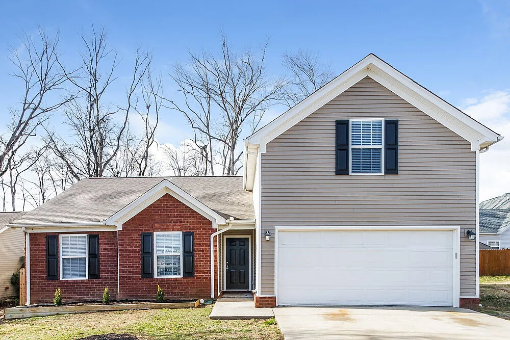 3 bed, 2.0 bath, 1811 sqft, $2,345 — Photo 1