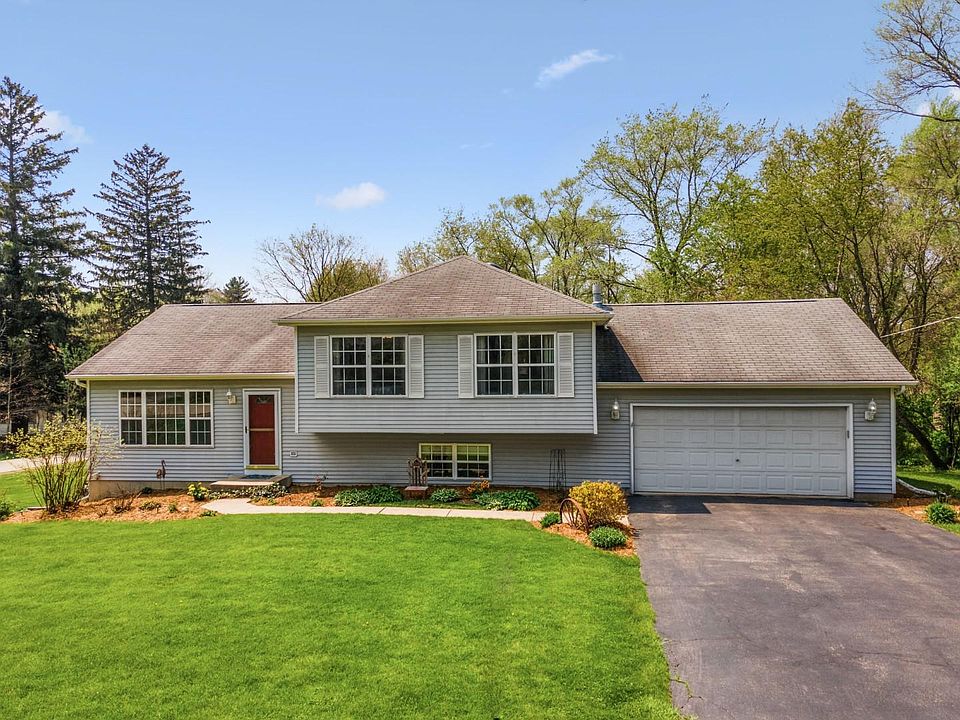 1st image of 6N114 Oakwood Dr