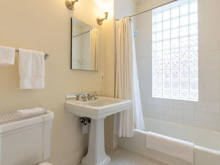 2022 Hillyer Pl NW — Photo 26