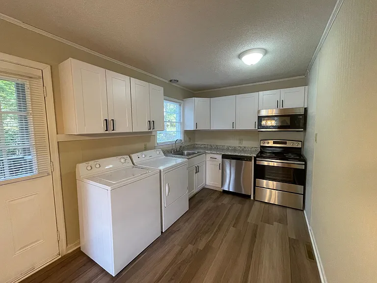 207 Charleston Ave — Photo 20
