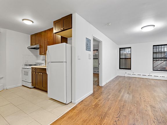 2nd image of 129 Edgecombe Ave #1B