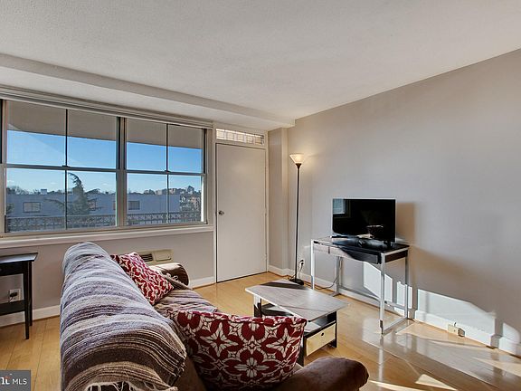 5th image of 2030 N Adams St APT 1210
