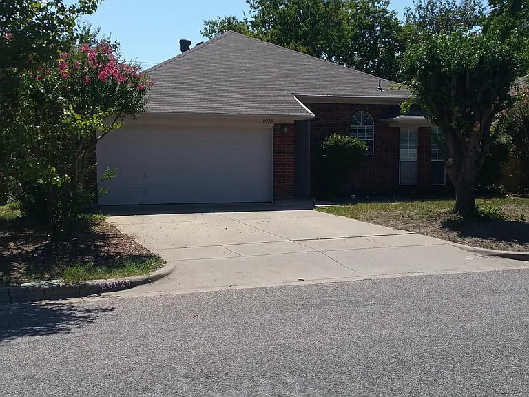 8028 Clear Brook Cir — Photo 2