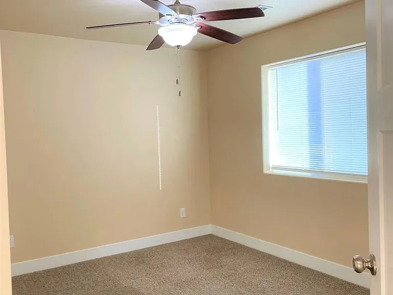 873 S 110 W — Photo 16