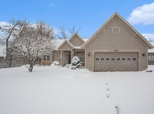 1685 Oakleigh Woods Dr NW, Grand Rapids, MI 49504