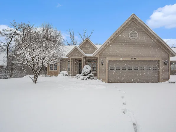 1685 Oakleigh Woods Dr NW, Grand Rapids, MI 49504