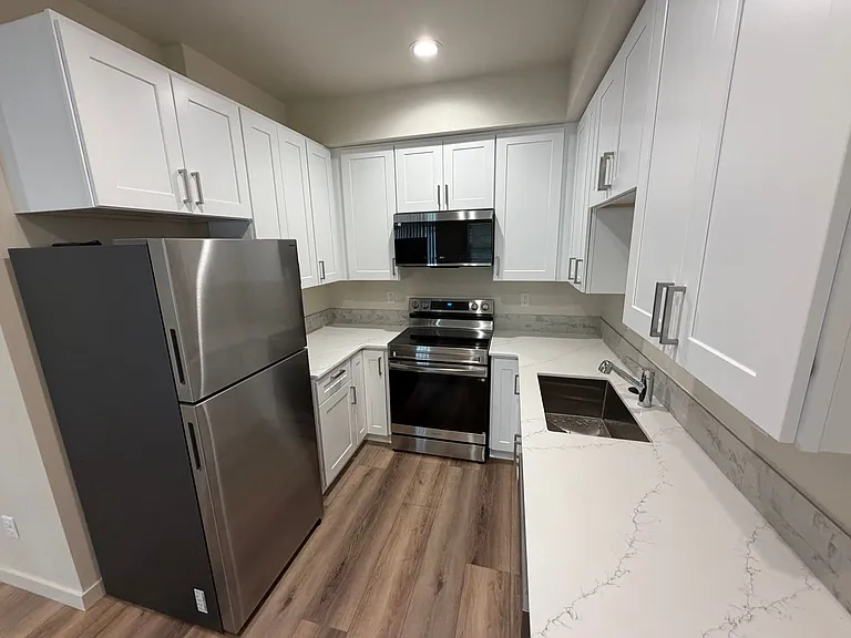 Lincoln St. Apartments — Photo 24