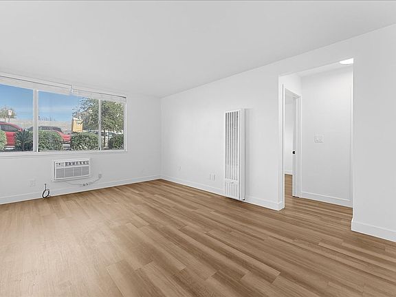 2nd image of 2736 Pomeroy Ave #105