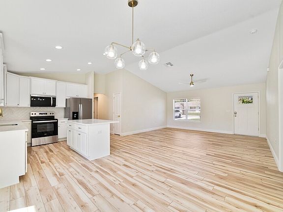 4th image of 11 Dogwood Drive Trl