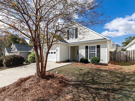 Quaint Neighborhood! Quiet! Clean! Back yard nice size. Home completed updated in 2023.