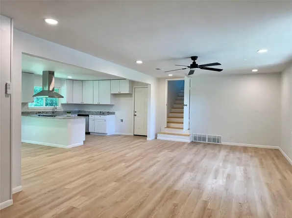 1421 S Scullin Ave, Denison, TX 75020