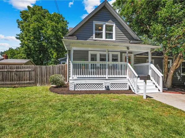 206 E 1st St, Lees Summit, MO 64063