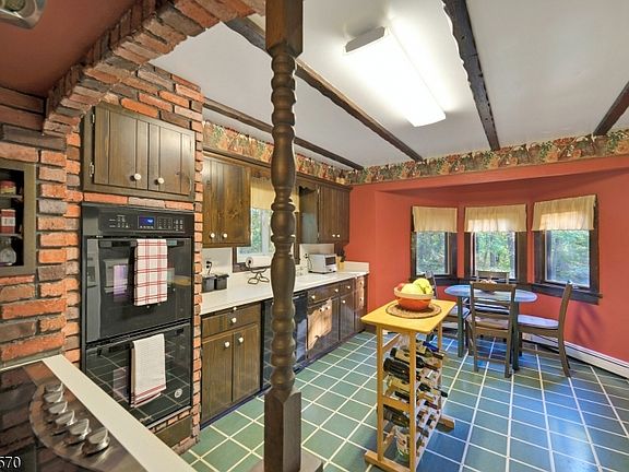 4th image of 320 Mountainside Dr