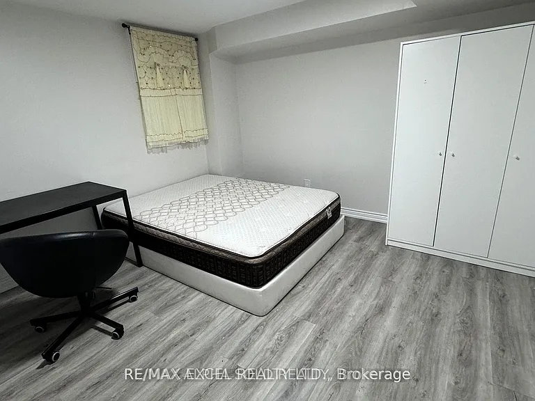 38 Saintsbury Sq #BASEMENT — Photo 4