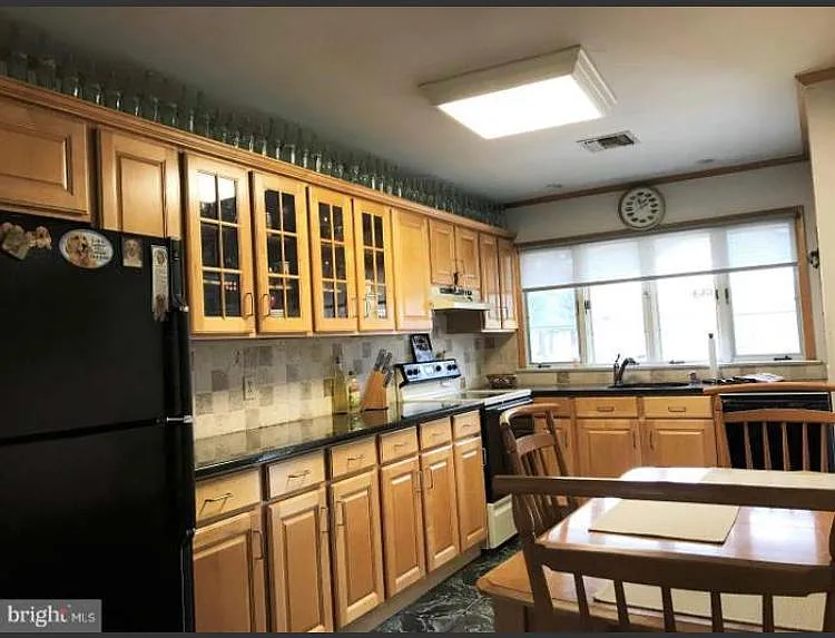 209 University Blvd — Photo 3