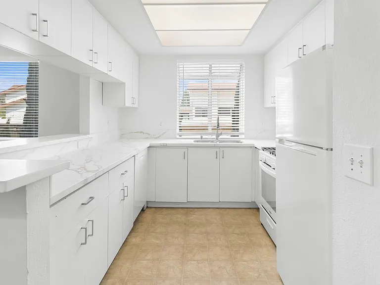 1828 Purdue Ave #203 — Photo 5