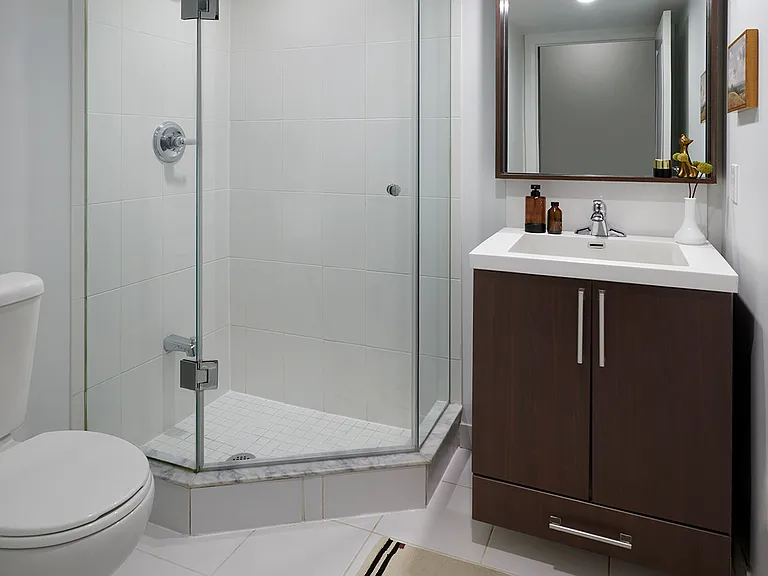 304 Roehampton Ave #614 — Photo 4