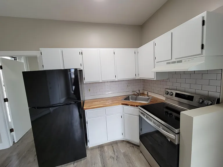 84 King St #2 — Photo 2